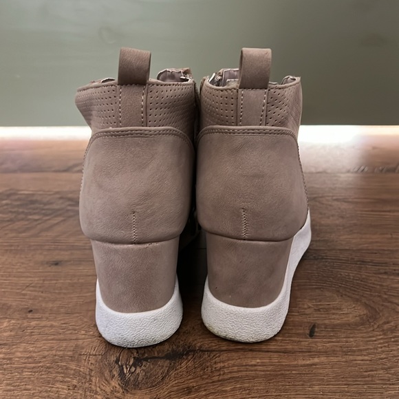 Tan Wedged Shoes - Picture 4 of 4